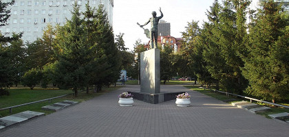 Памятник В. С. Высоцкому на Аллее бардов в Новосибирске