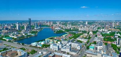 Вид на Екатеринбург со смотровой площадки Высоцкого
