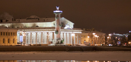 Ростральные колонны зимой, Санкт-Петербург
