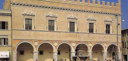 Palazzo Ducale e Piazza del Popolo, Пезаро