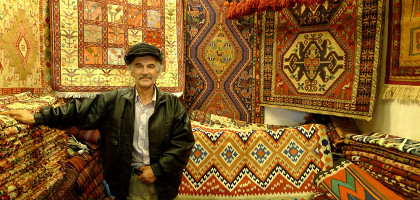 Тебризский базар, продавец ковров