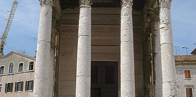 Храм Августа, Пула