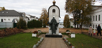 Памятник Св. Макарию Калязинскому