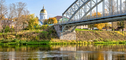 Боровичи, Россия, вид на стальной арочный мост 