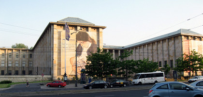 Вид на Национальный музей Варшавы