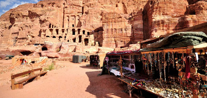 Сувенирные лавки в Петре, Иордания