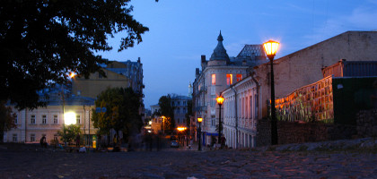 Андреевский спуск в Киеве ночью