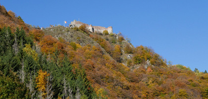 Вид на замок Поенари в Румынии
