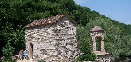 Монастырь Бодбе, источник святой Нины