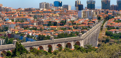Вид на Лиссабон и акведук Агуаш-Либриш