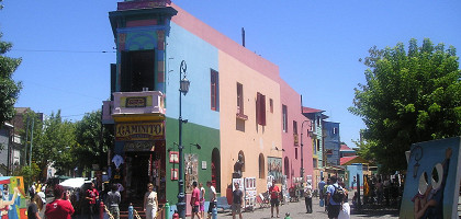 Пешеходная улица в районе Ла-Бока