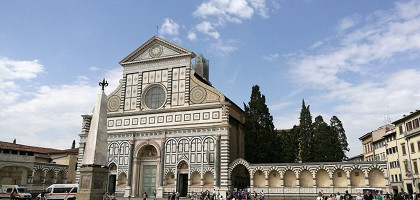 Вид на Базилику Санта-Кроче во Флоренции, Италия