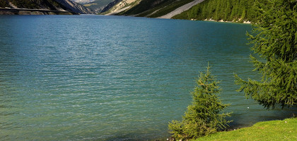 Какое озеро занимает третье место по величине