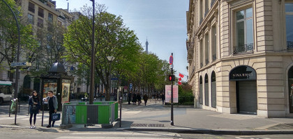 Авеню Монтень в Париже