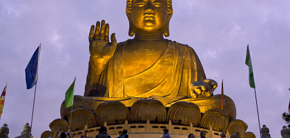 Большой Будда в вечернем освещении