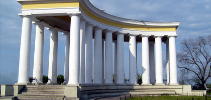 Воронцовский дворец, колоннада
