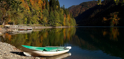 Осень на озере Рица, Абхазия