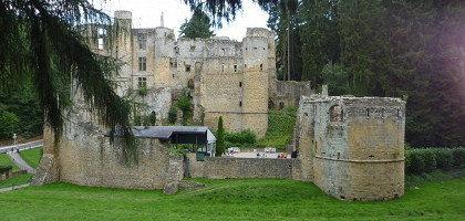 Замок Бофор в Люксембурге, вид на внутренний двор