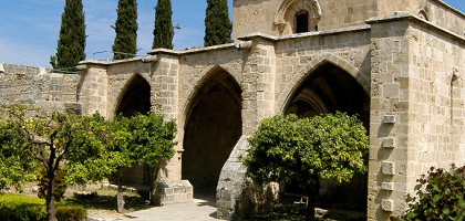 Дорожки в аббатстве Беллапаис, Северный Кипр