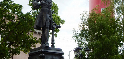 Балтийский маяк и Памятник Петру I
