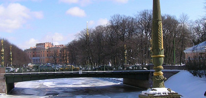 Мало-Конюшенный мост, фонарь