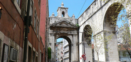 Акведук Агуаш-Либриш, арка в центре города