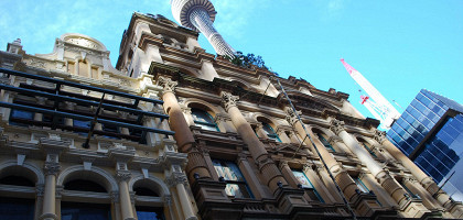 Сиднейская башня на фоне городских построек