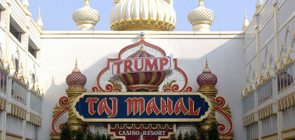 Трамп Тадж Махал днем