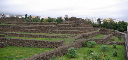 Вид на пирамиды в городе Гуимар