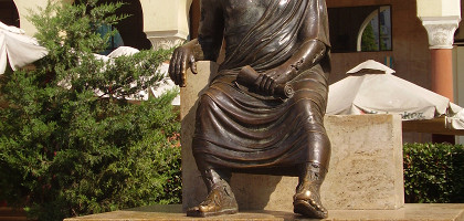 Аристотель, памятник на одноименной площади, Салоники