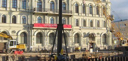 Замки любви перед Поцелуевым мостом