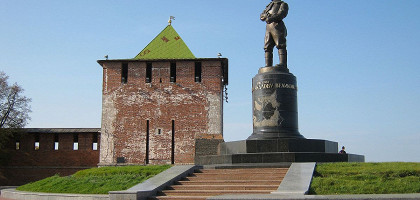 Памятник Валерию Чкалову