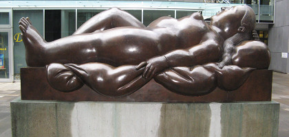 Скульптура «Лежащая женщина», Вадуц