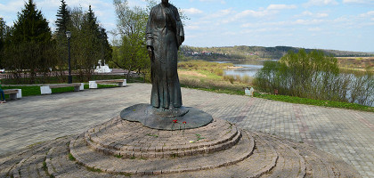 Памятник Марине Цветаевой в Тарусе