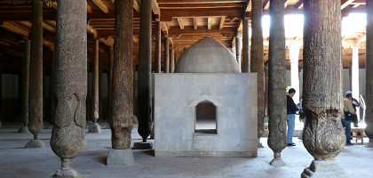 В мечети Джума, Хива, Узбекистан