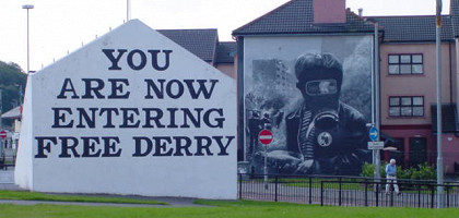 Стены с фреской на Bogside в окрестностях Дерри