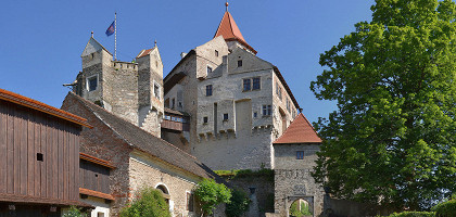 Замок Пернштейн, дворец и башня Четырёх времён года