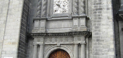 Кафедральный собор в Мехико, левый портал