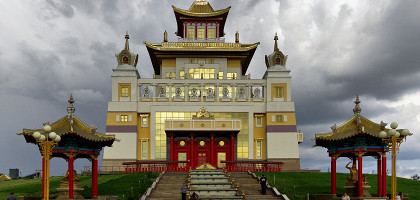 Золотая обитель Будды Шакьямуни в Элисте