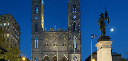 Базилика Нотр-Дам де Монреаль в вечернем освещении