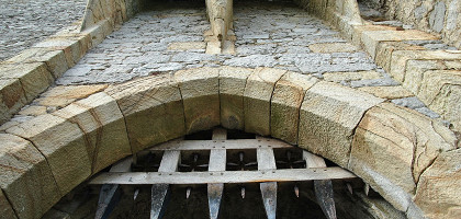 Замок Кэйр, ворота