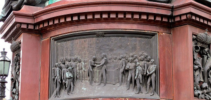Памятник Николаю I, барельеф