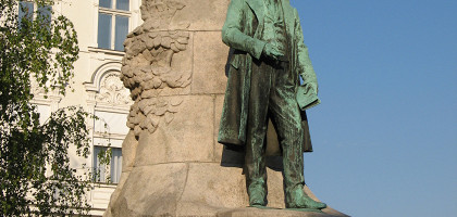 Памятник на площади в Любляне, Словения