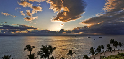 Закат на гавайском пляже, США