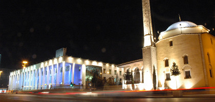 Центр города ночью, Тирана