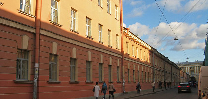 Воронцовский дворец в Санкт-Петербурге, службы по ул. Ломоносова