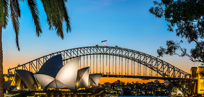 Вид на мост Харбор-Бридж и Сиднейскую оперу