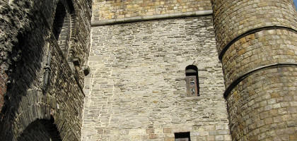 Замок графов Фландрии, внутренняя стена