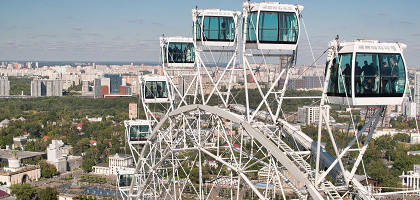 Кабинки колеса обозрения Солнце Москвы