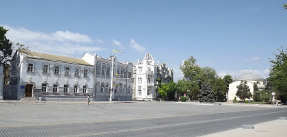 Театральная площадь Евпатории